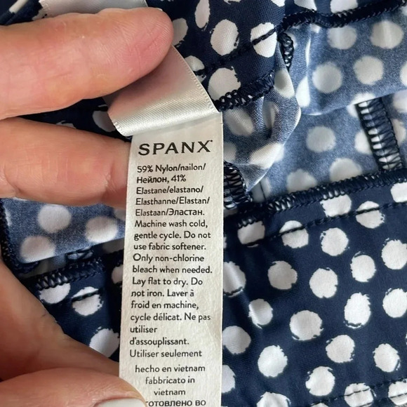 Spanx 6" Sunshine shorts Navy dot Pull On Pockets Women’s Size M 50213R NWT - Picture 12 of 13